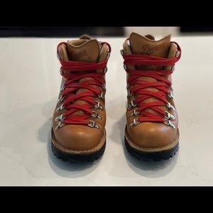 Danner Women’s Mountain Light Boot